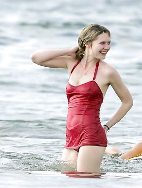 Kirsten Dunst nipples